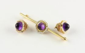 PAAR OHRSTECKER UND BROSCHE, 585/ooo Gelbgold, jeweils besetzt mit einem Amethystcabochon und