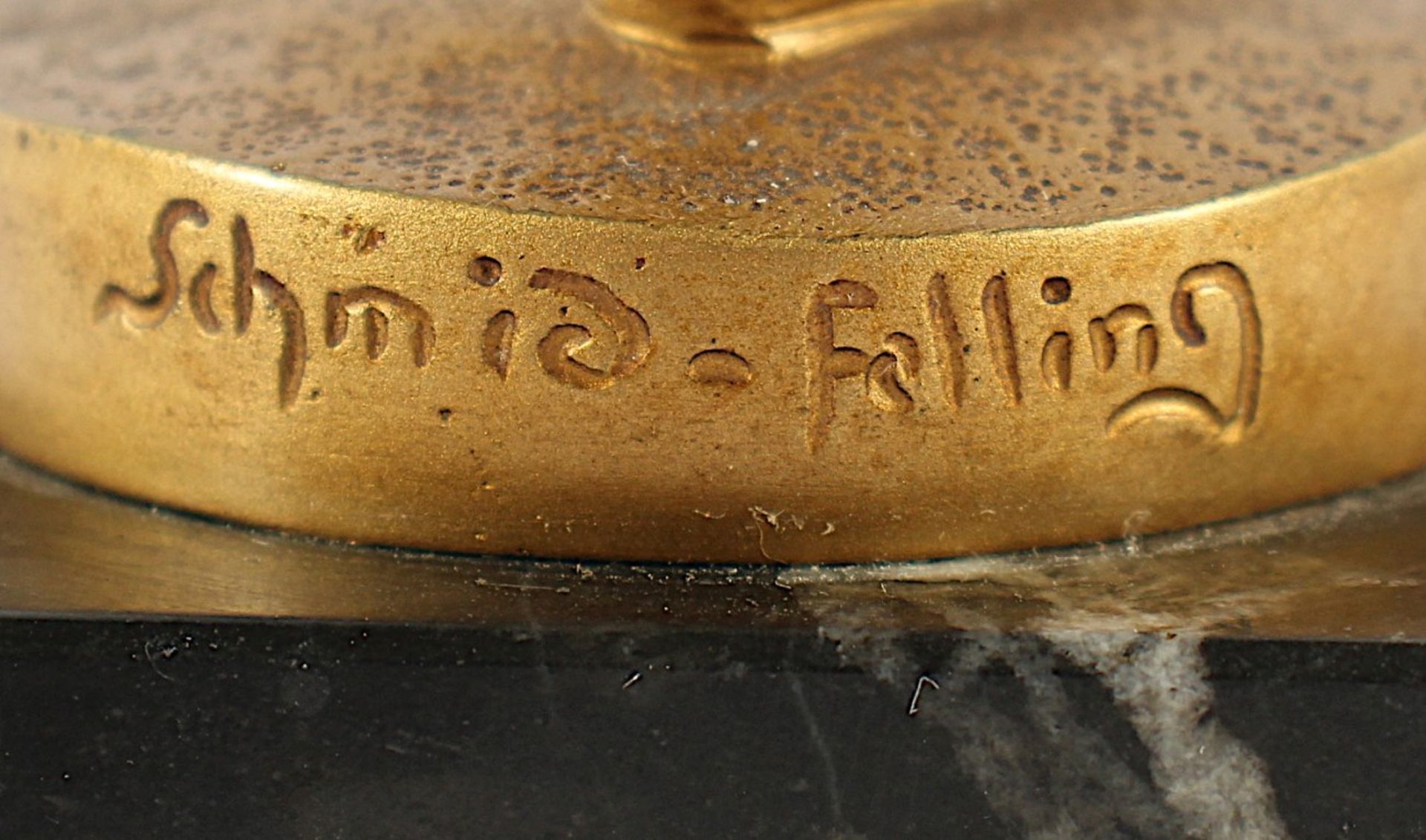 SCHMIDT-FELLING, Julius Paul, "Stehender Frauenakt mit Kugel", Bronze, vergoldet, H 27, am Stand - Bild 4 aus 4