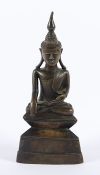 BUDDHA IN MARAVIJAYA, Bronze, im Meditationssitz auf einem sanduhrförmigen Sockel sitzend, die Linke
