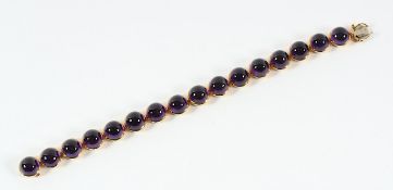 ARMBAND, 750/ooo Gelbgold, Amethystcabochons, 43,2g, L 19