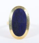 DAMENRING, 585/ooo Gelbgold, besetzt mit einer Lapis-Lazuli-Scheibe (gebrochen), RG 53, 6,5g