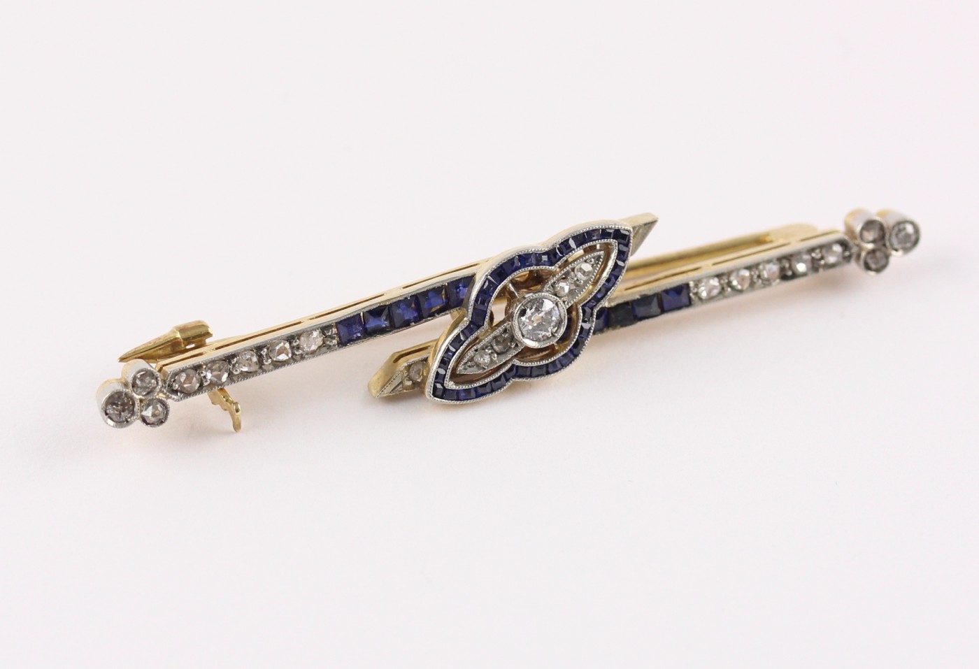 . ART-DECO-STABNADEL, 585/ooo Gelbgold, besetzt mit kleinen Diamanten und...