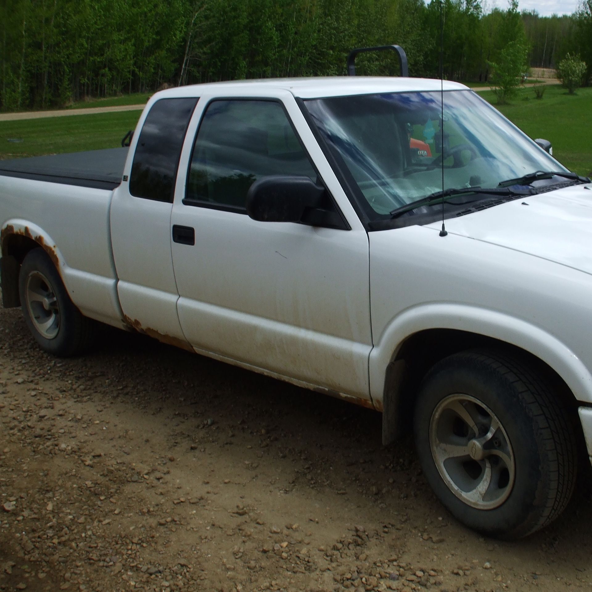 2001 Chev S10 pickup, 300,000 km sn: 1GCCS19W718213650