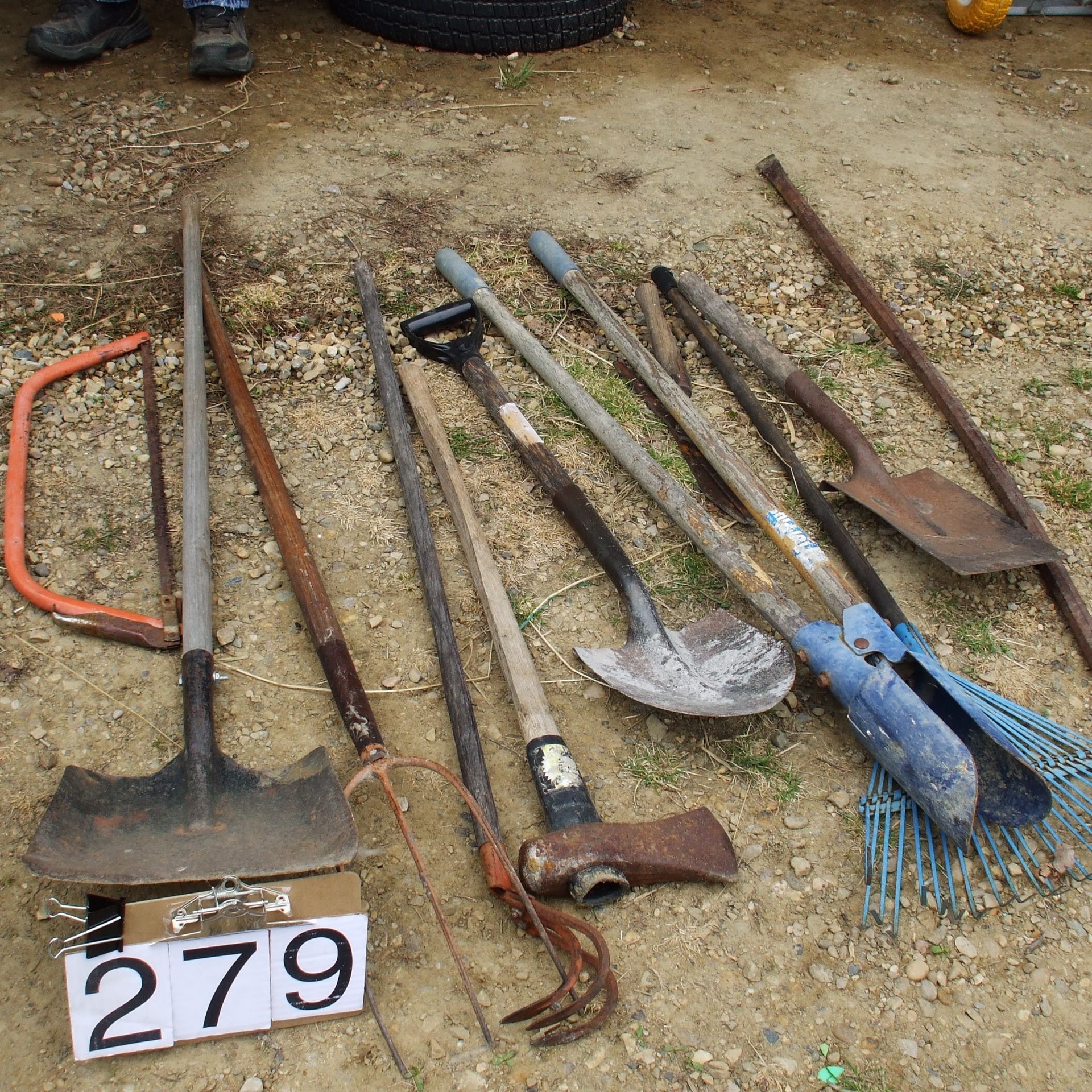 Assorted garden tools - Image 2 of 2