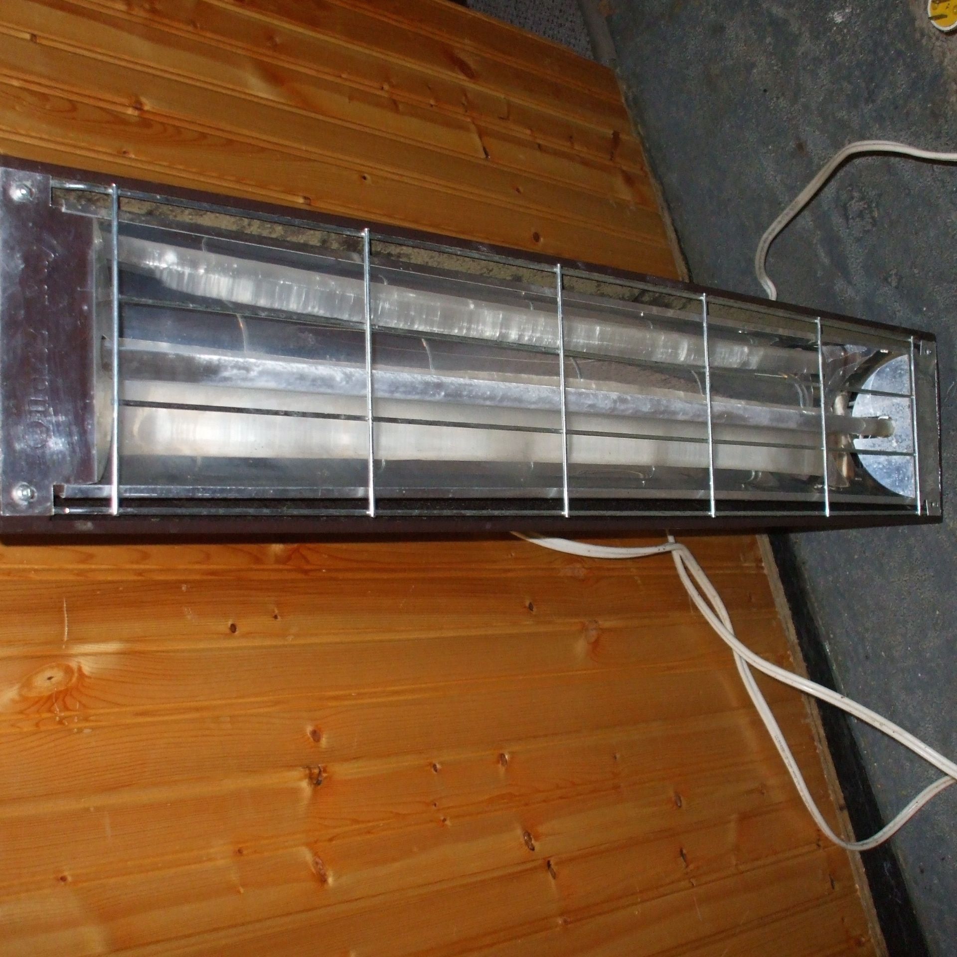 Quartz Ray hanging electric heater