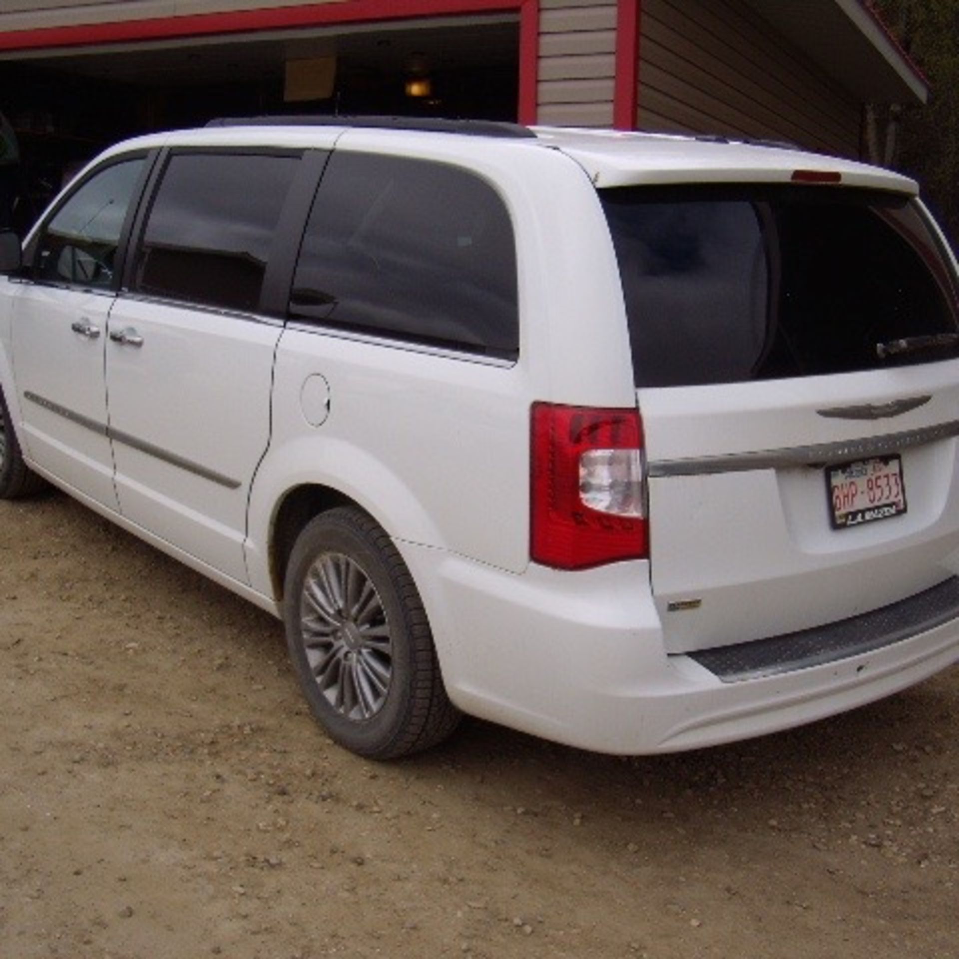 2014 Chrysler Town & Country Van, fully loaded, white, 282453 km - Image 7 of 7