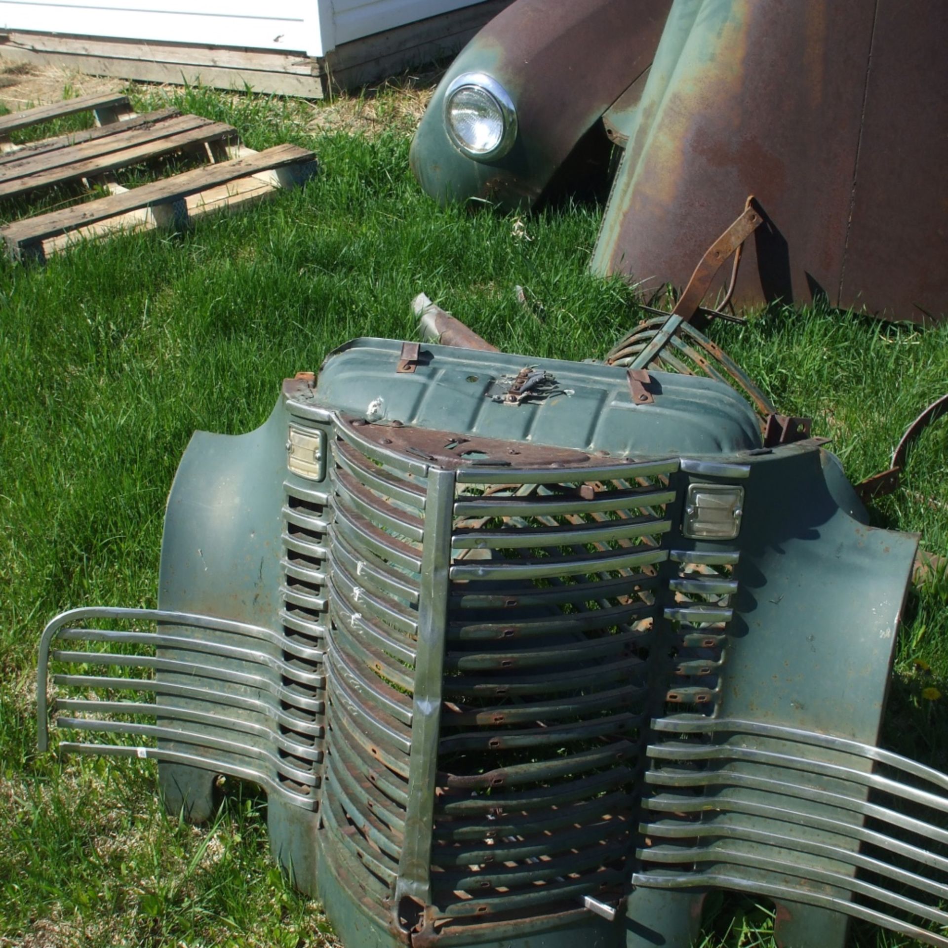 1949 IH KB truck - Image 3 of 4