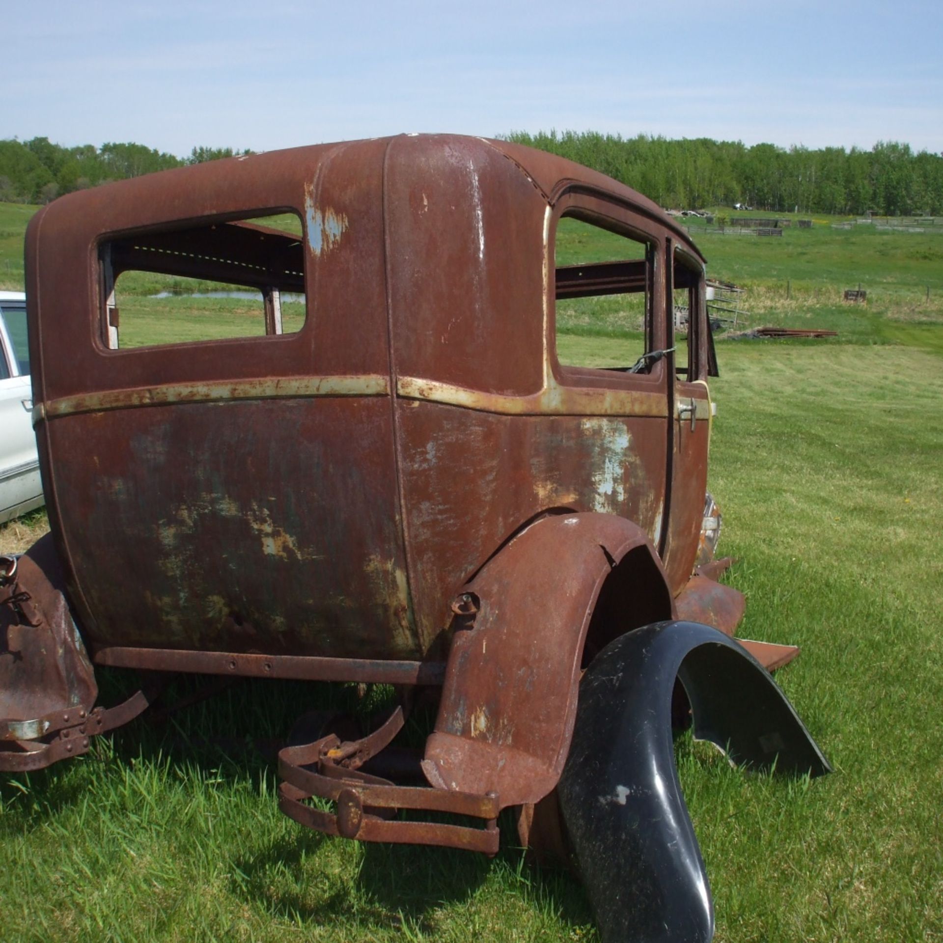 1929 Model A Tudor body, new radiator - Image 2 of 3