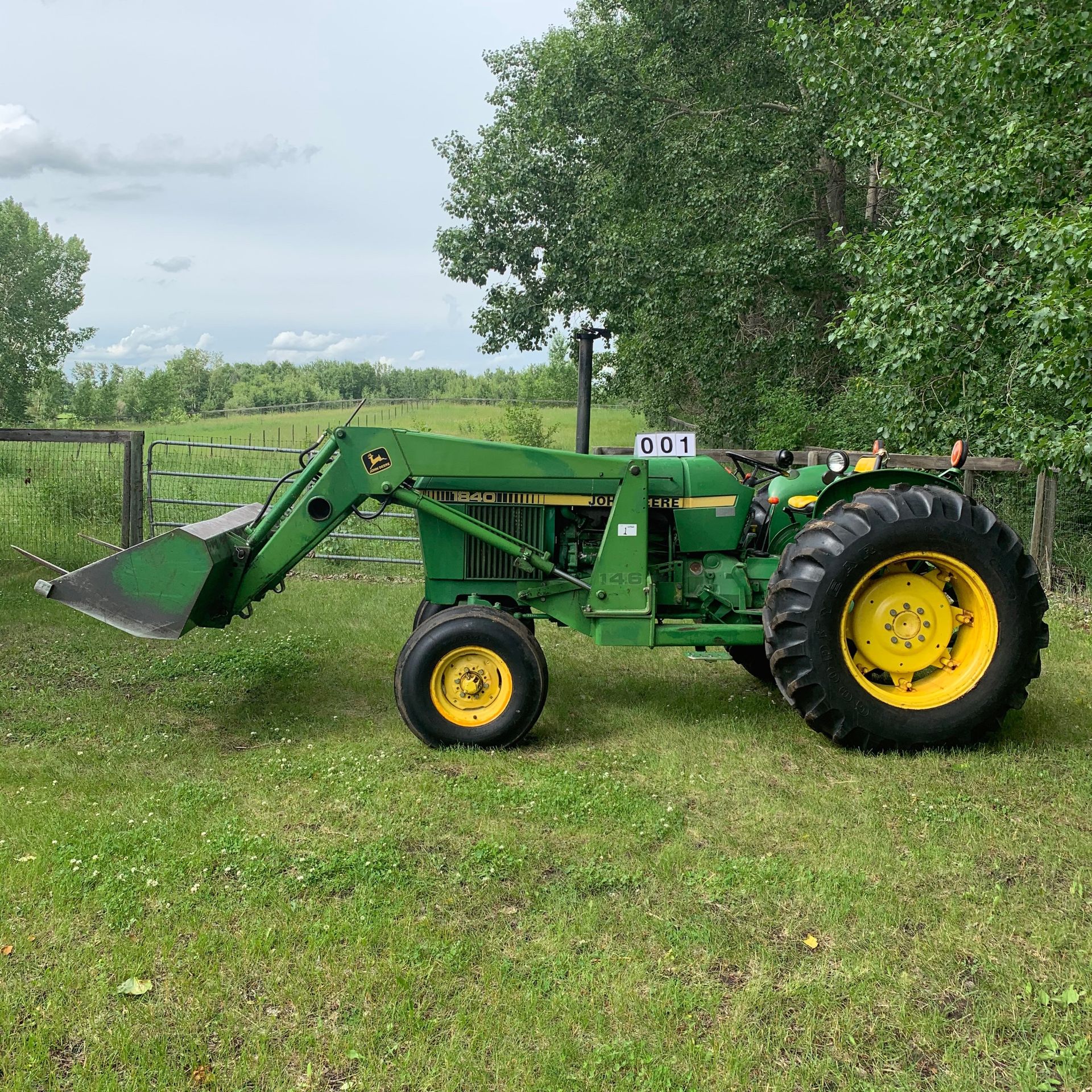 John Deere 1840 with 146 Loader