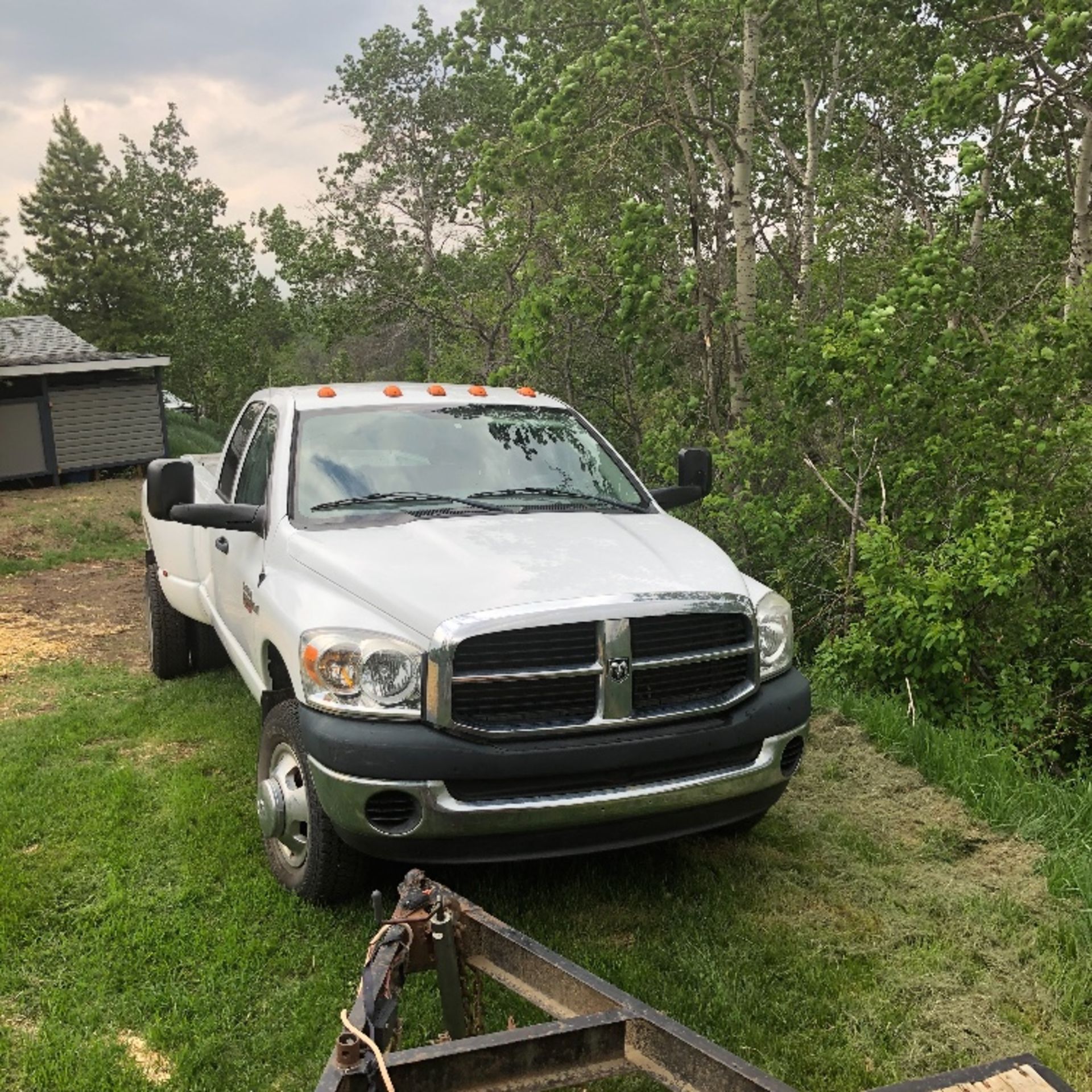 2008 White 3500 Dodge Ram Dually, 71500Km, 6 Speed Man Trans/5.7 Litre Hemi , : - Image 4 of 4