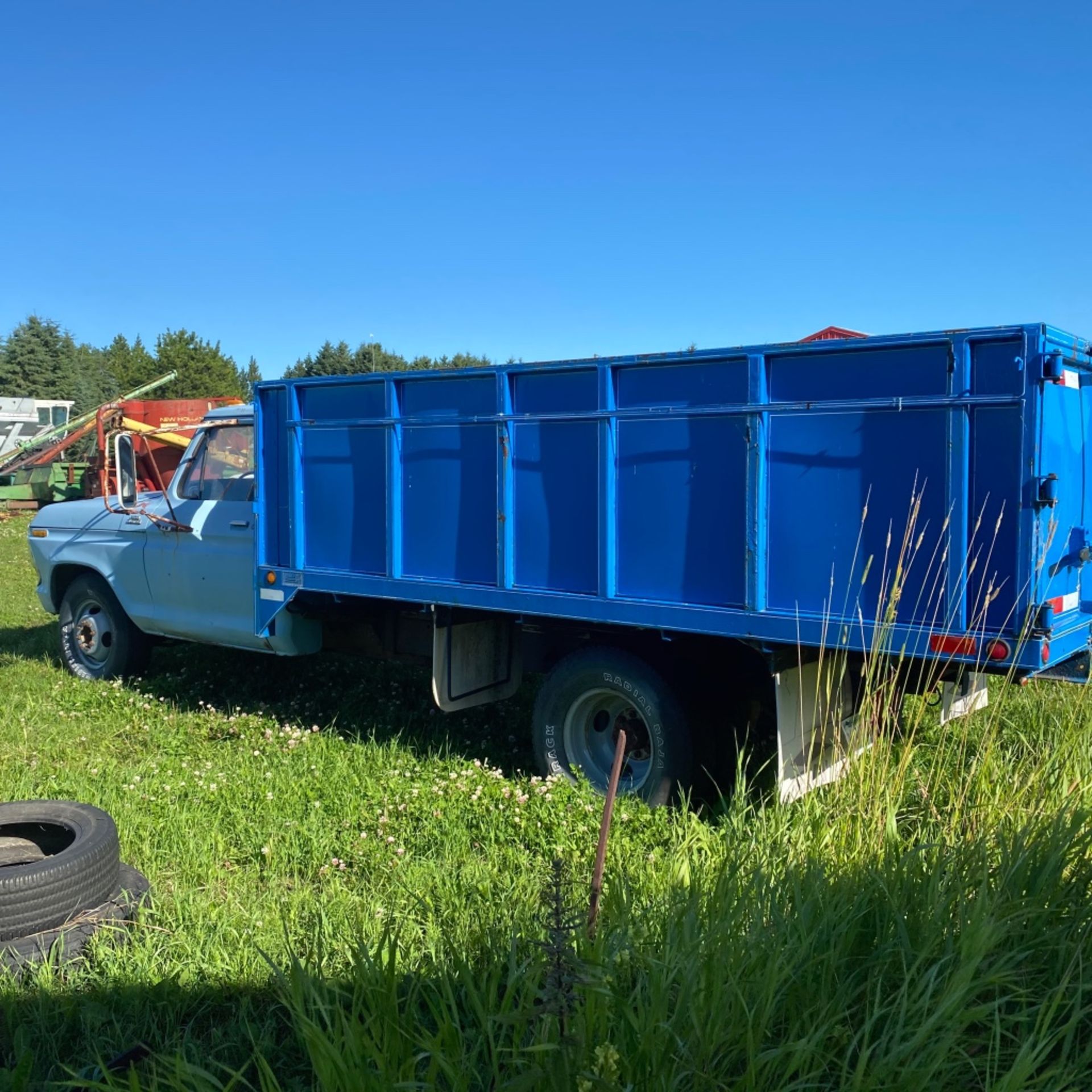 Ford F-350 - 1979, Blue, Steel Box, Wood Floor, Hoist 50927Km SN: F37SCDHO967 - Image 4 of 7