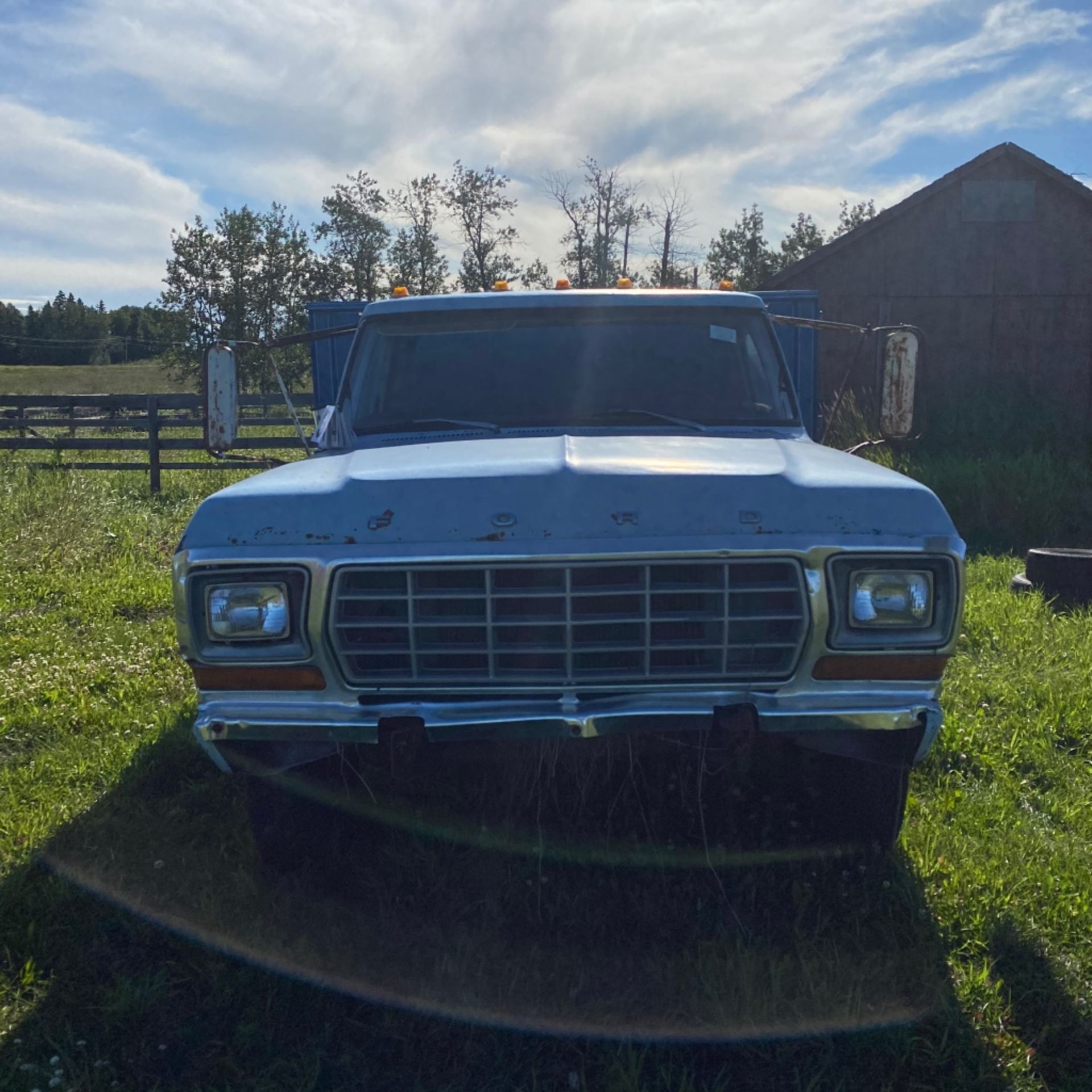 Ford F-350 - 1979, Blue, Steel Box, Wood Floor, Hoist 50927Km SN: F37SCDHO967 - Image 6 of 7