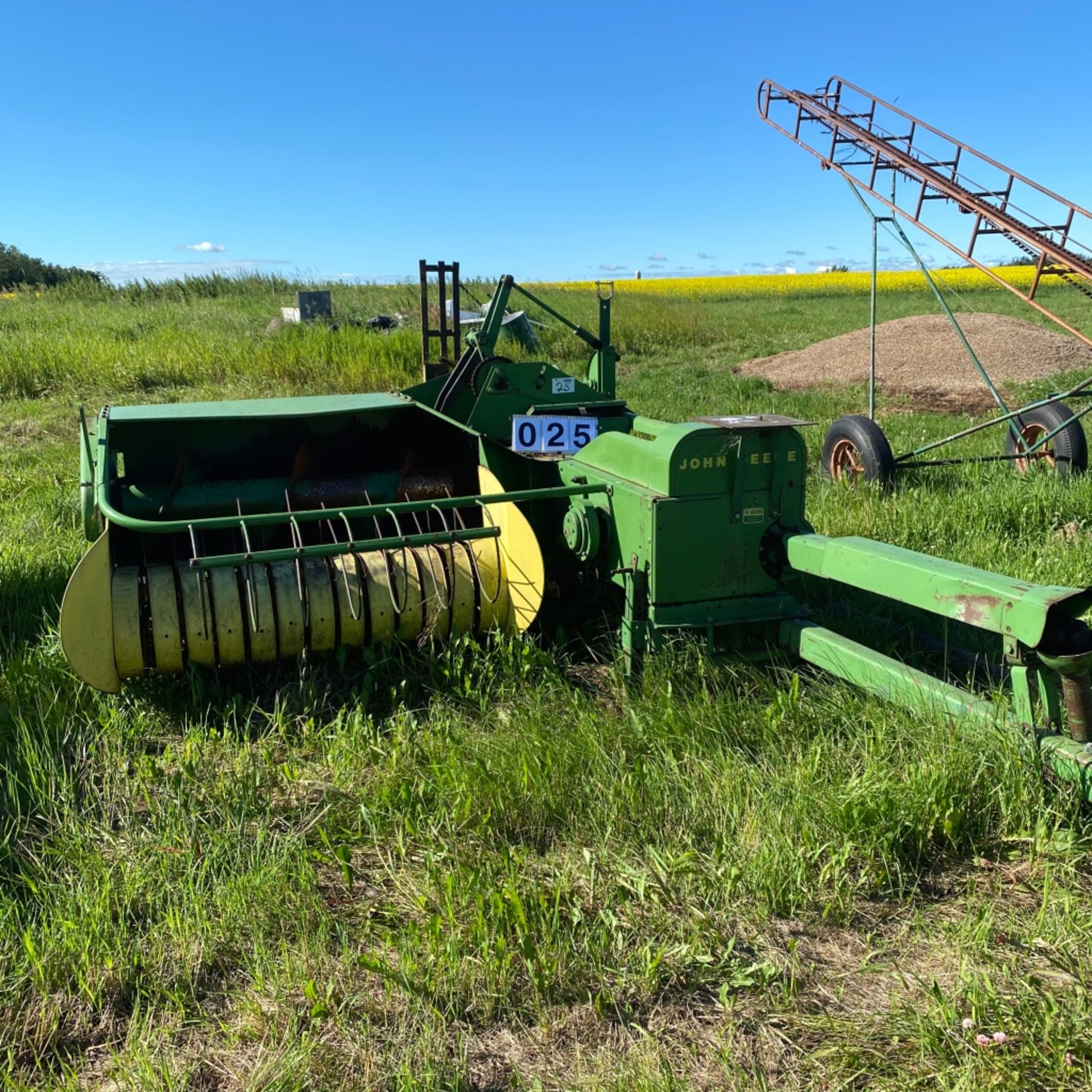 John Deere 24T Baler SN: 062068E - Image 2 of 5