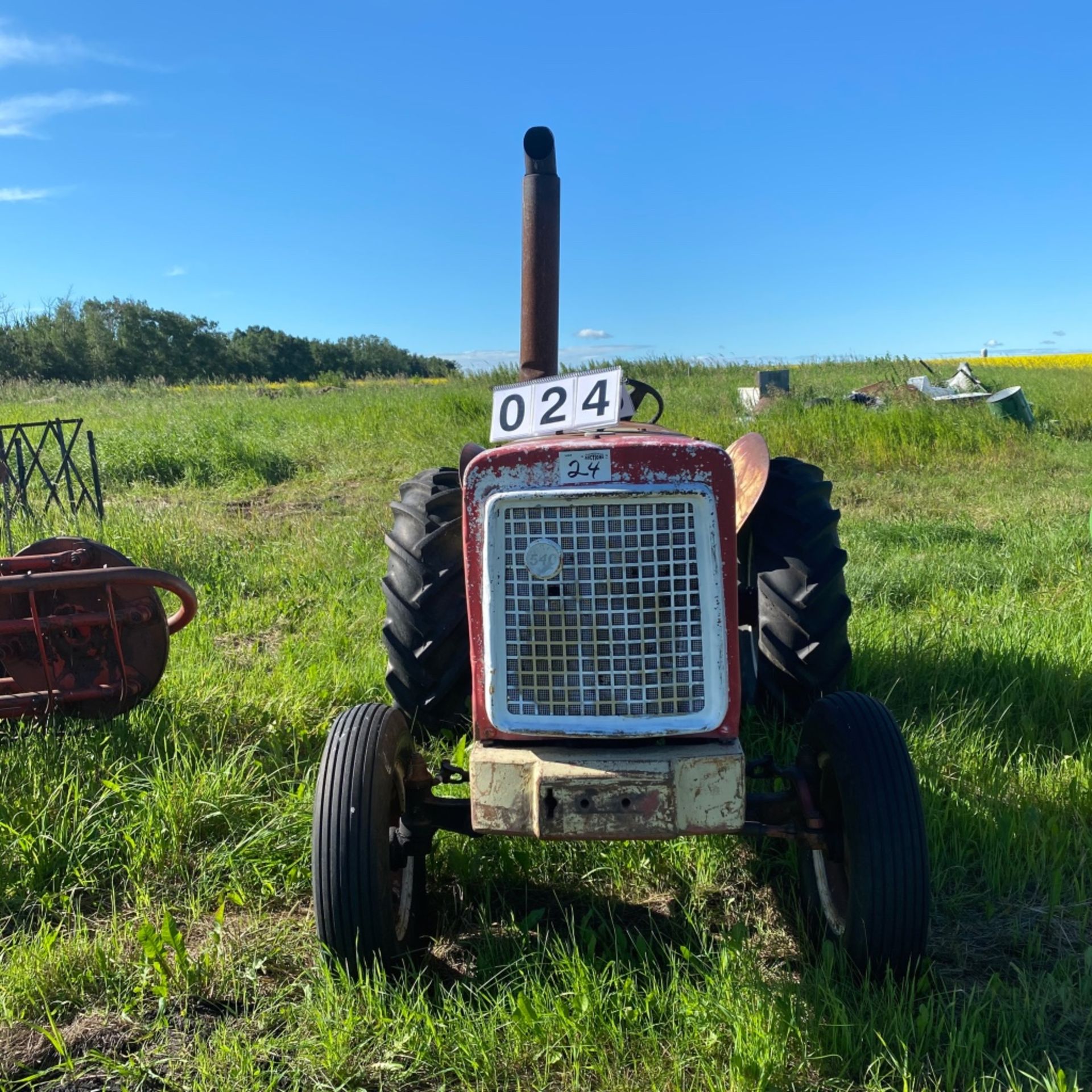 IHC 540 Tractor - Image 4 of 4