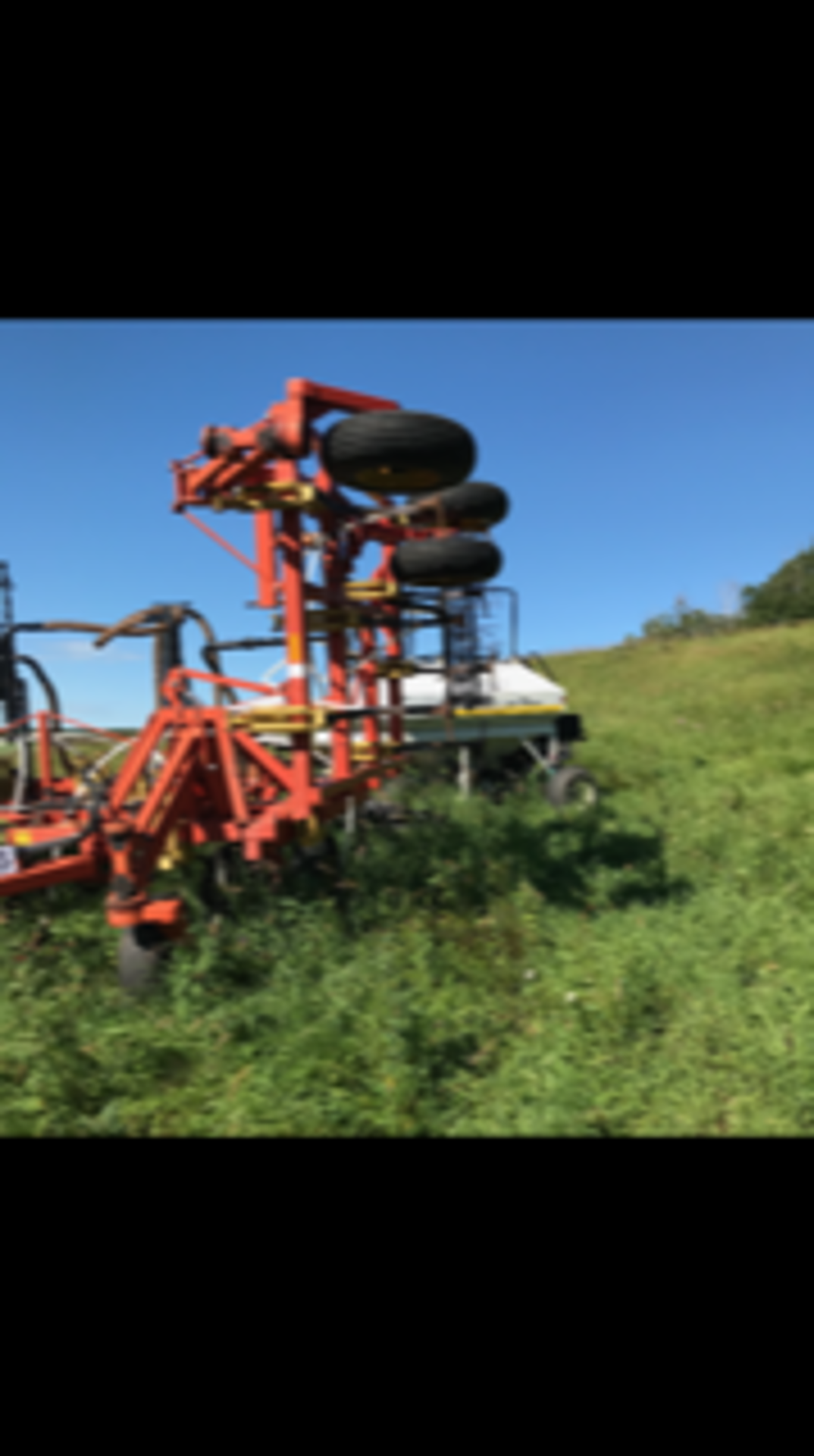 Bourgault 9200 Air Seeder, 28 ft. with 33 ft White field cult. With wwalking axle & harrows, - Image 3 of 4