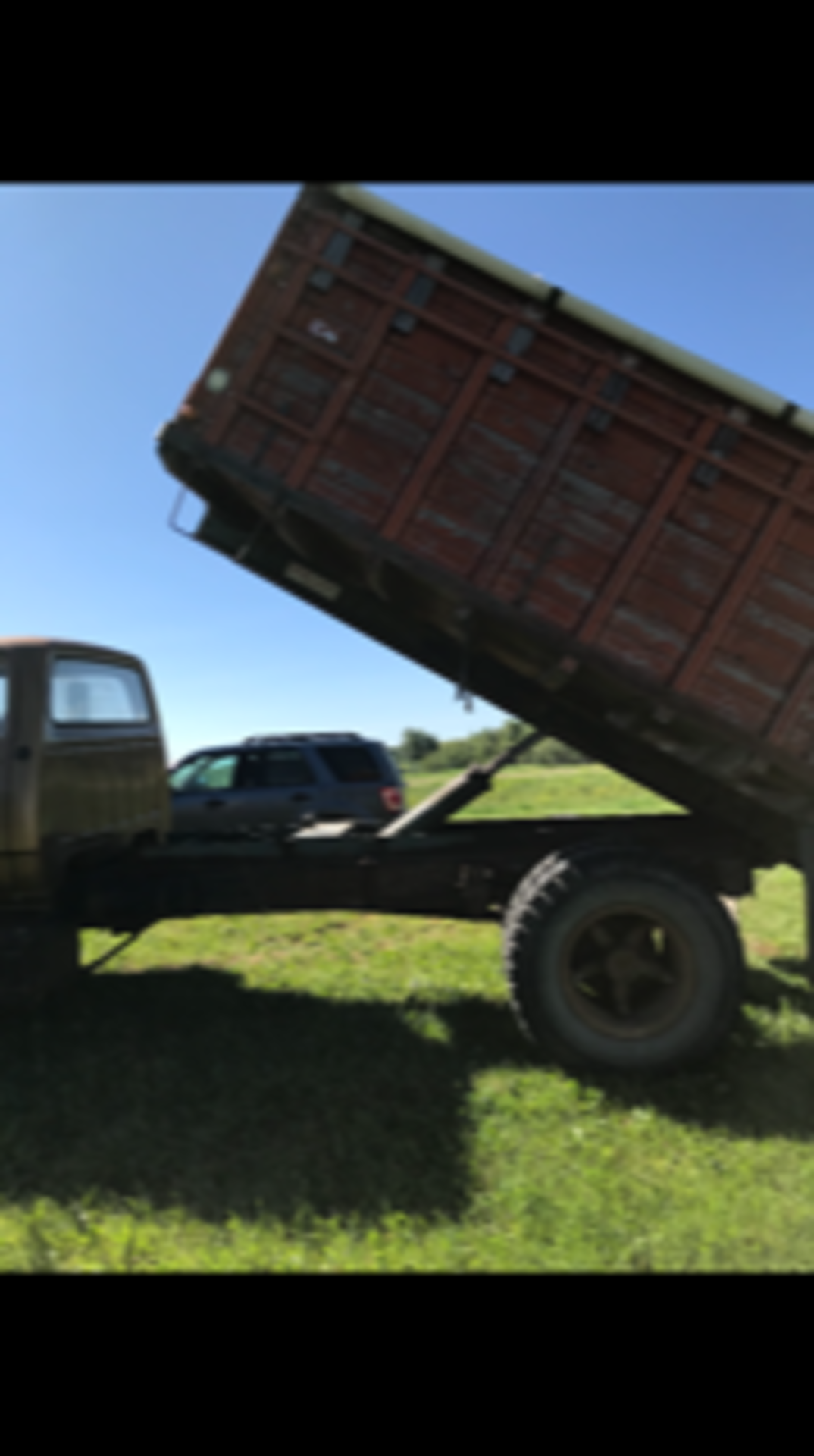 1976 Dodge 600, 3 ton truck , box, hoist, roll tarp 54127 miles, sn: D61FK6J00013 - Image 3 of 4