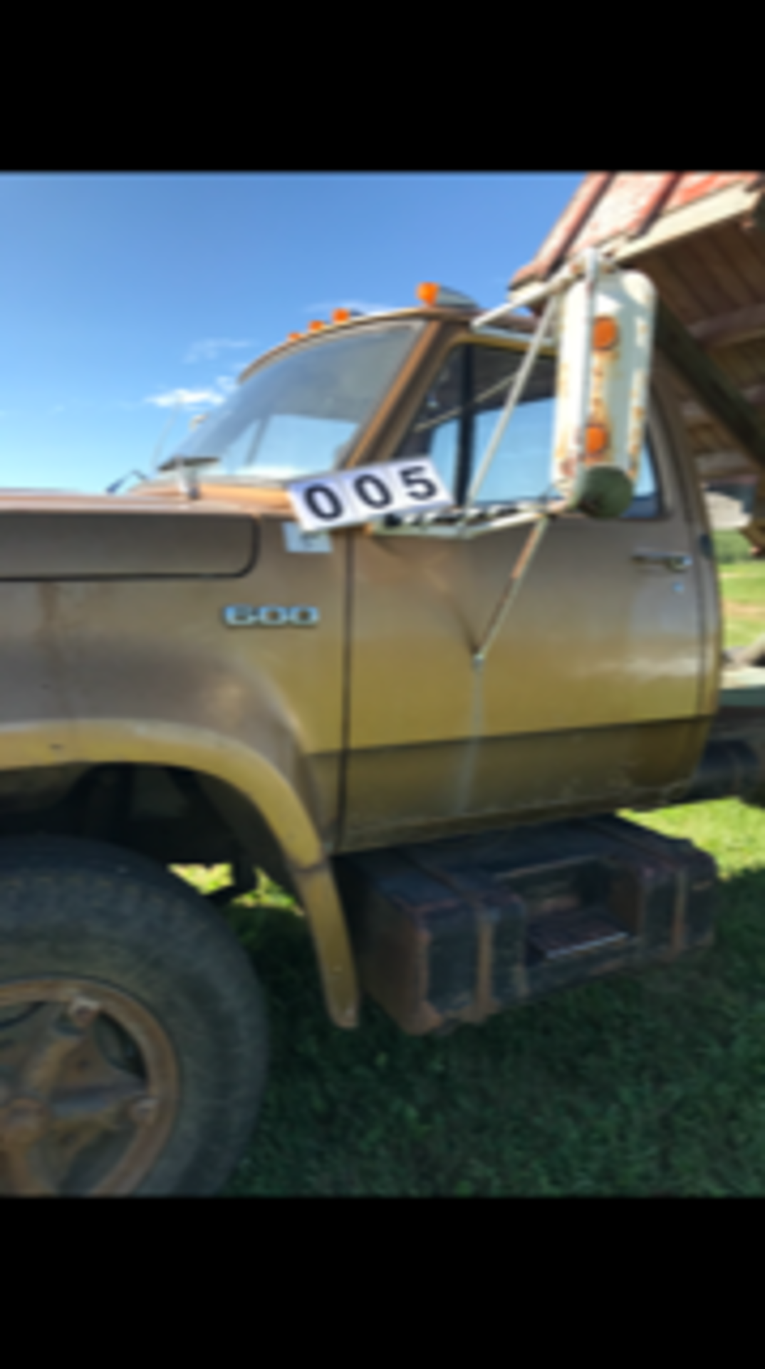 1976 Dodge 600, 3 ton truck , box, hoist, roll tarp 54127 miles, sn: D61FK6J00013