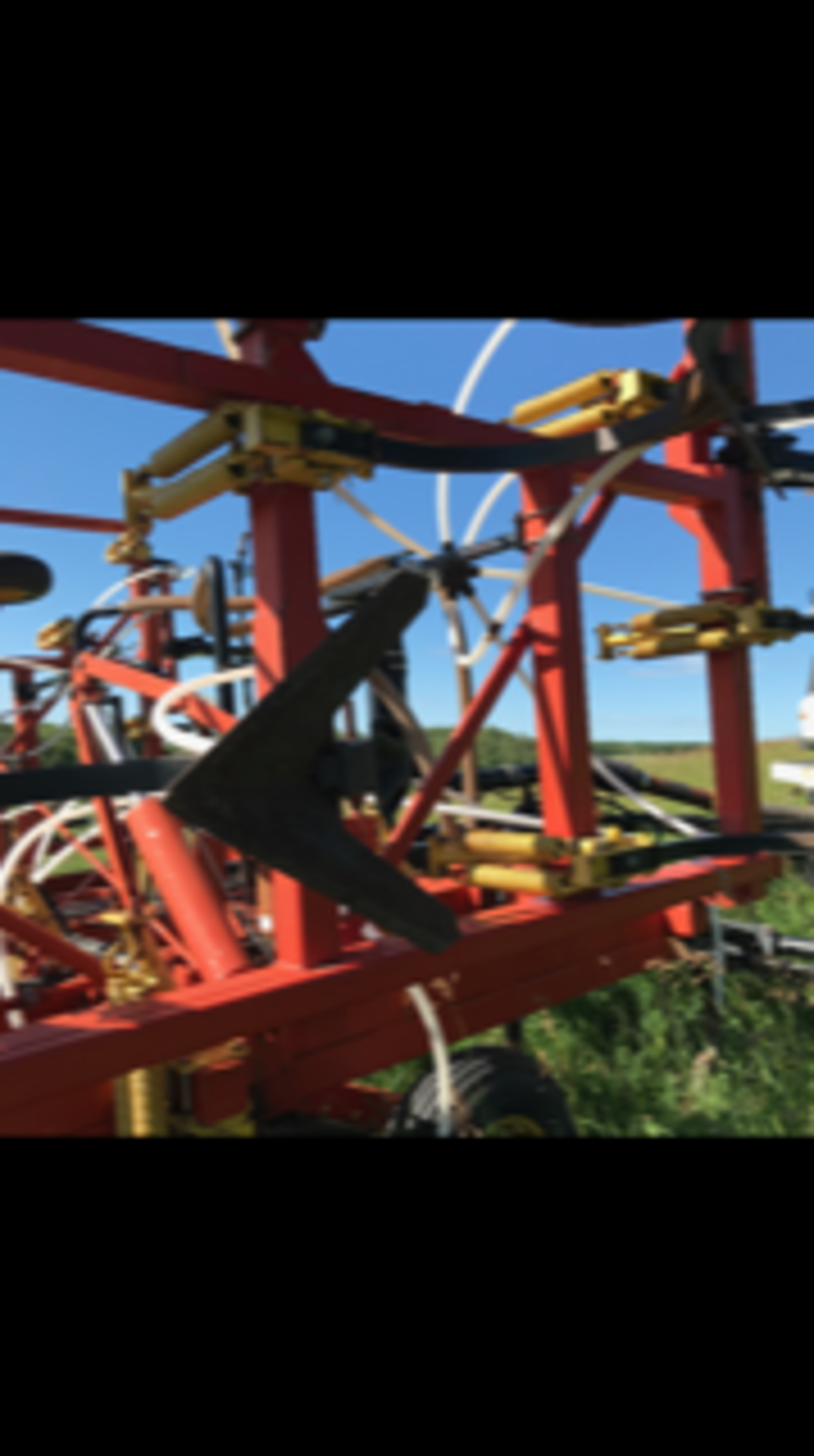 Bourgault 9200 Air Seeder, 28 ft. with 33 ft White field cult. With wwalking axle & harrows, - Image 4 of 4