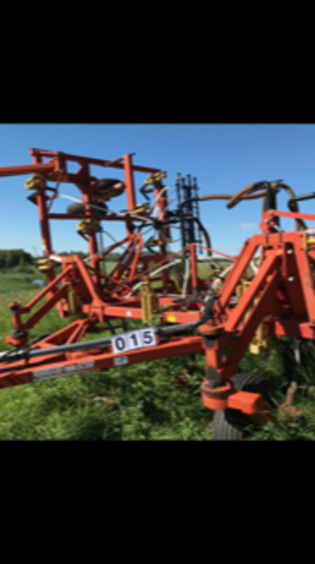 Bourgault 9200 Air Seeder, 28 ft. with 33 ft White field cult. With wwalking axle & harrows, - Image 2 of 4