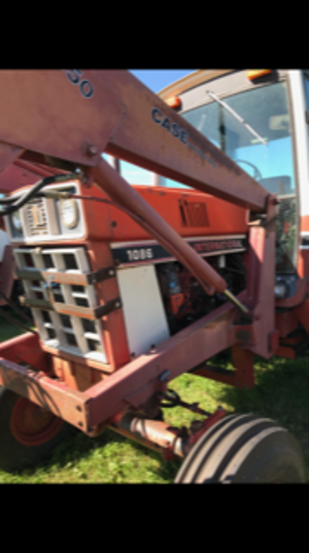 IHC 1086 Tractor withCIH 2350 loader with grapple, cab, 540-1000 pto, triple hyd., 6458 hrs showing, - Image 2 of 5