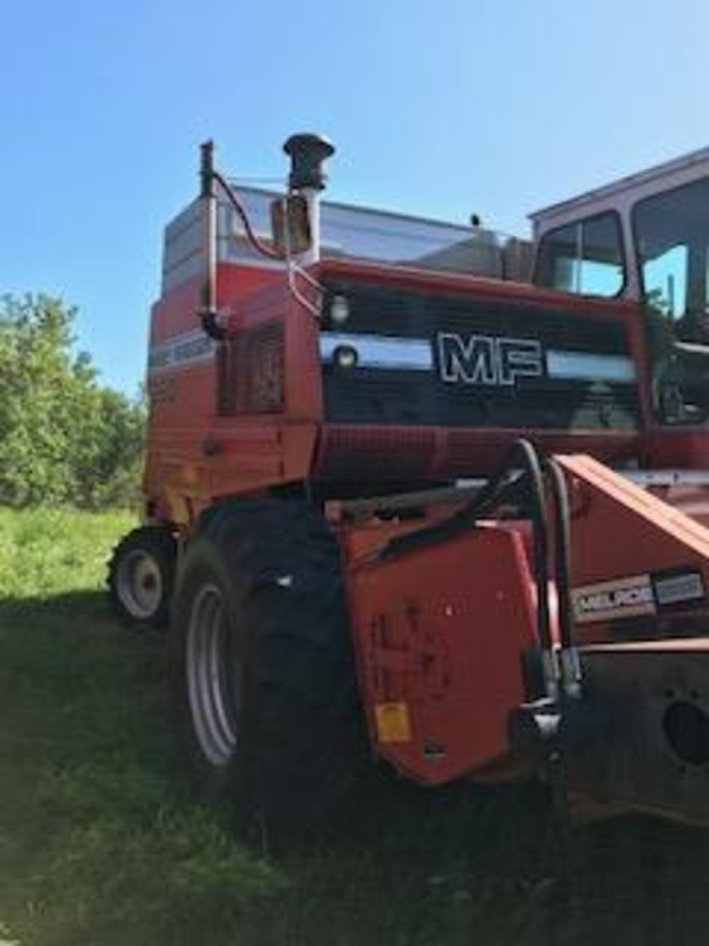 1985 Massey 860 Combine, V8 Perkins engine, Hydro,