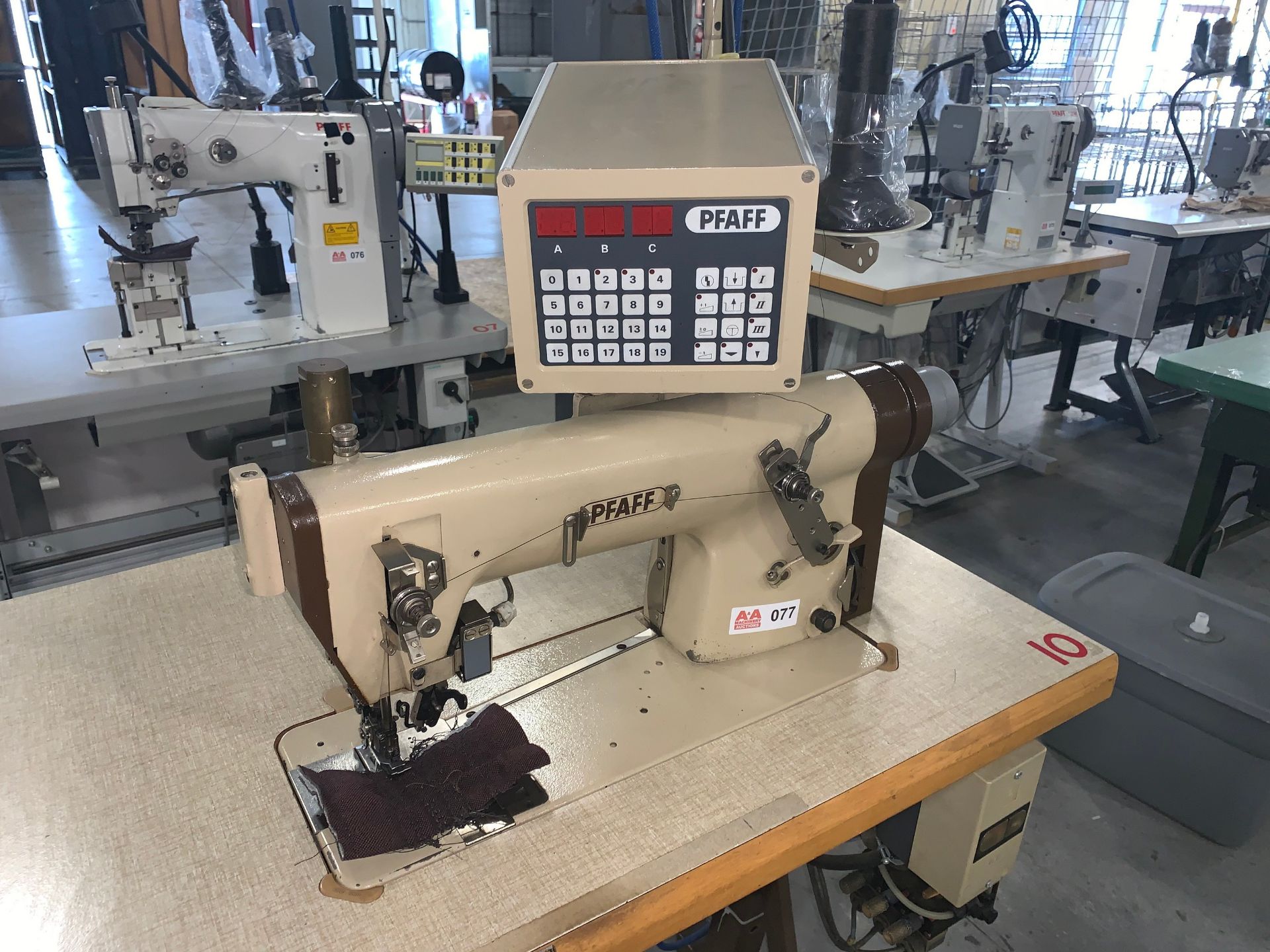 Pfaff Industrial Sewing Machine - Image 3 of 6