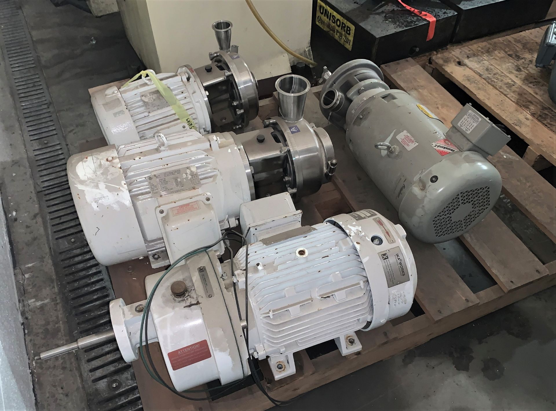 Lot with Various Pumps and Motors - Image 3 of 13