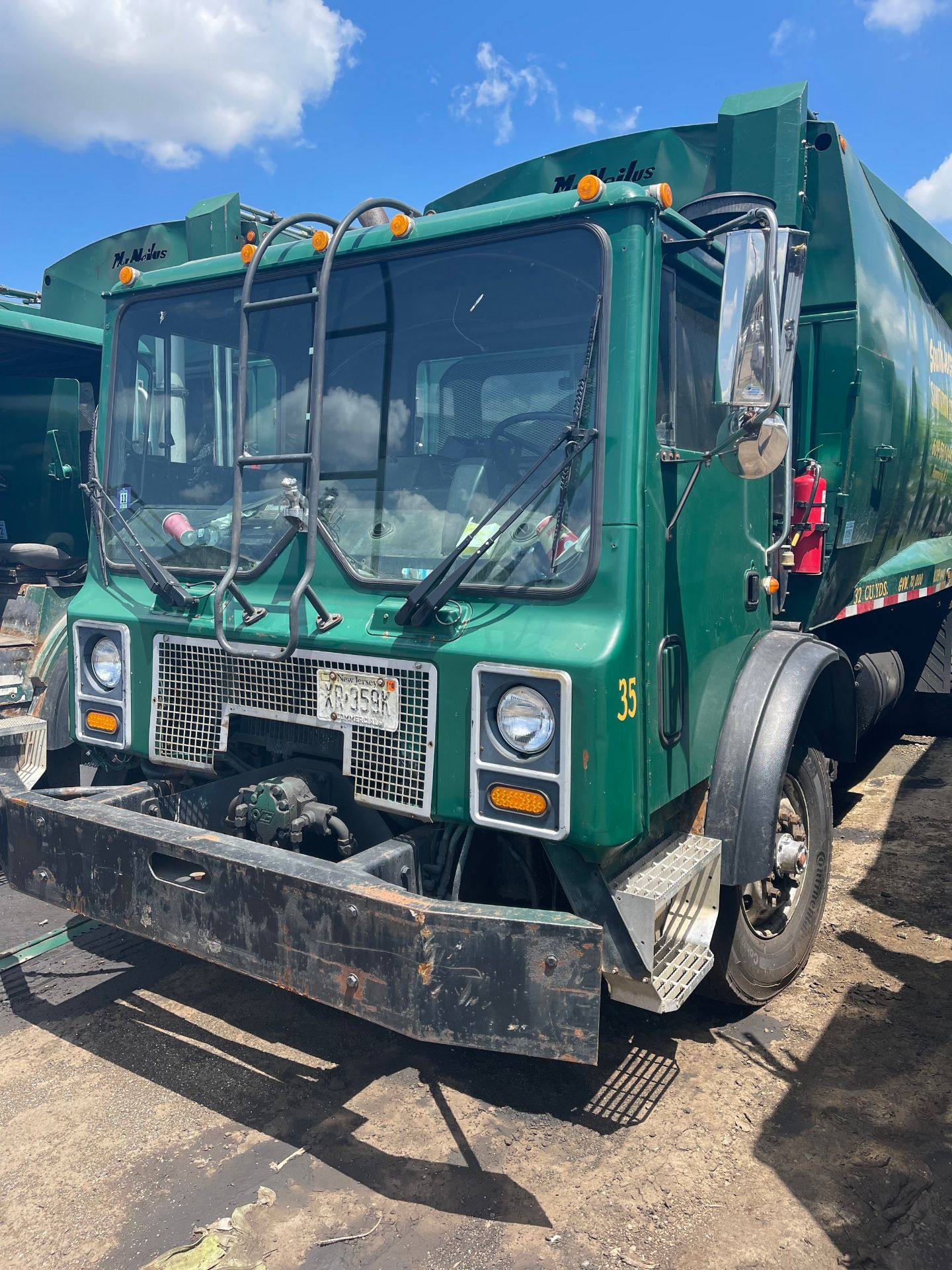 2000 - Mack MR688S Garbarge / Waste Truck