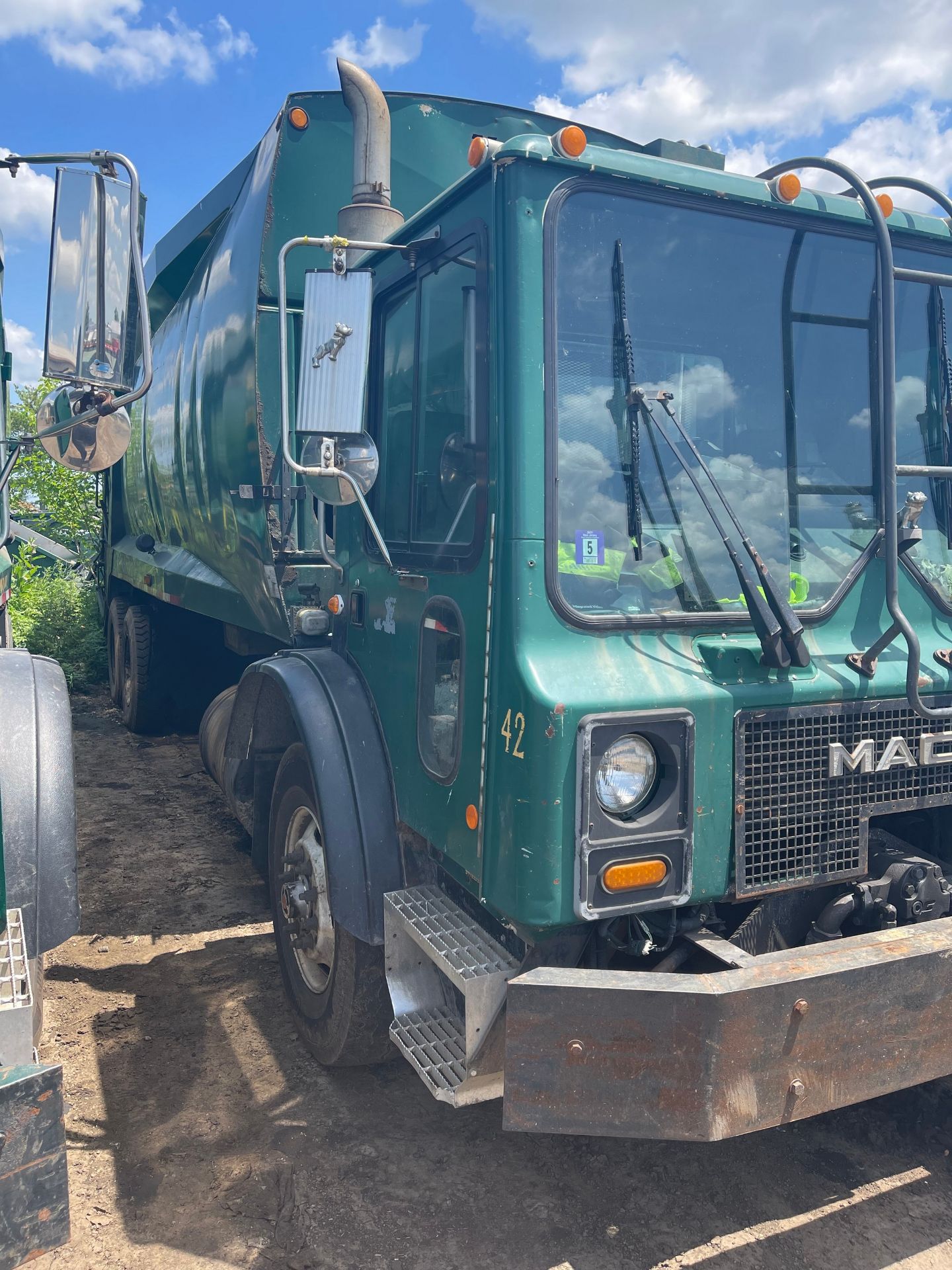 2001 - Mack MR690S Garbarge / Waste Truck - Image 2 of 2