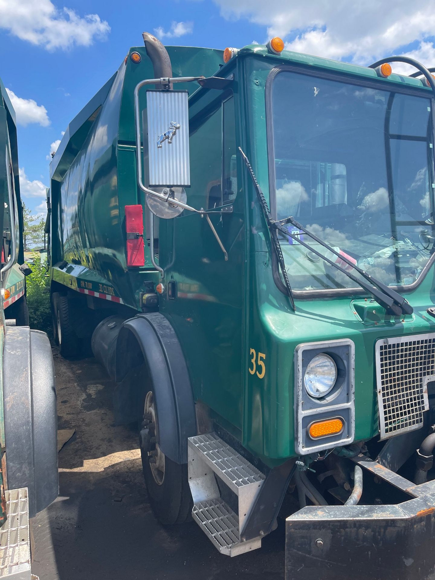 2000 - Mack MR688S Garbarge / Waste Truck - Image 2 of 3