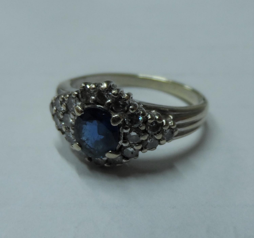 Fine quality, oval cut Sapphire surrounded by 18 round cut, high quality diamonds set in white - Image 4 of 7
