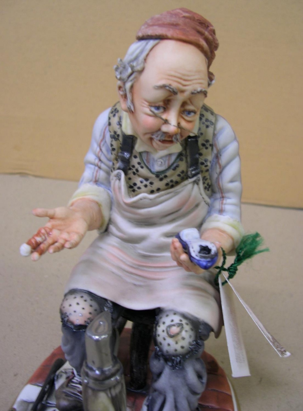 Capodimonte "The cobbler" complete with original label and in superb, compete condition, 24 cm high - Image 2 of 5