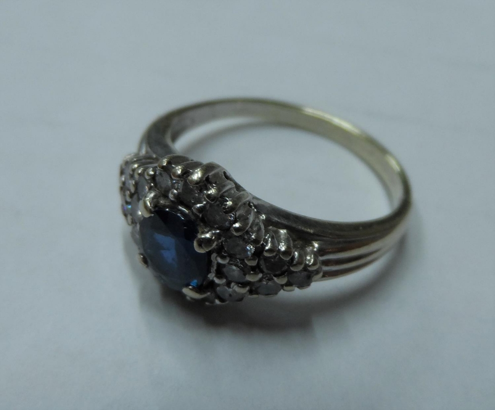 Fine quality, oval cut Sapphire surrounded by 18 round cut, high quality diamonds set in white - Image 3 of 7