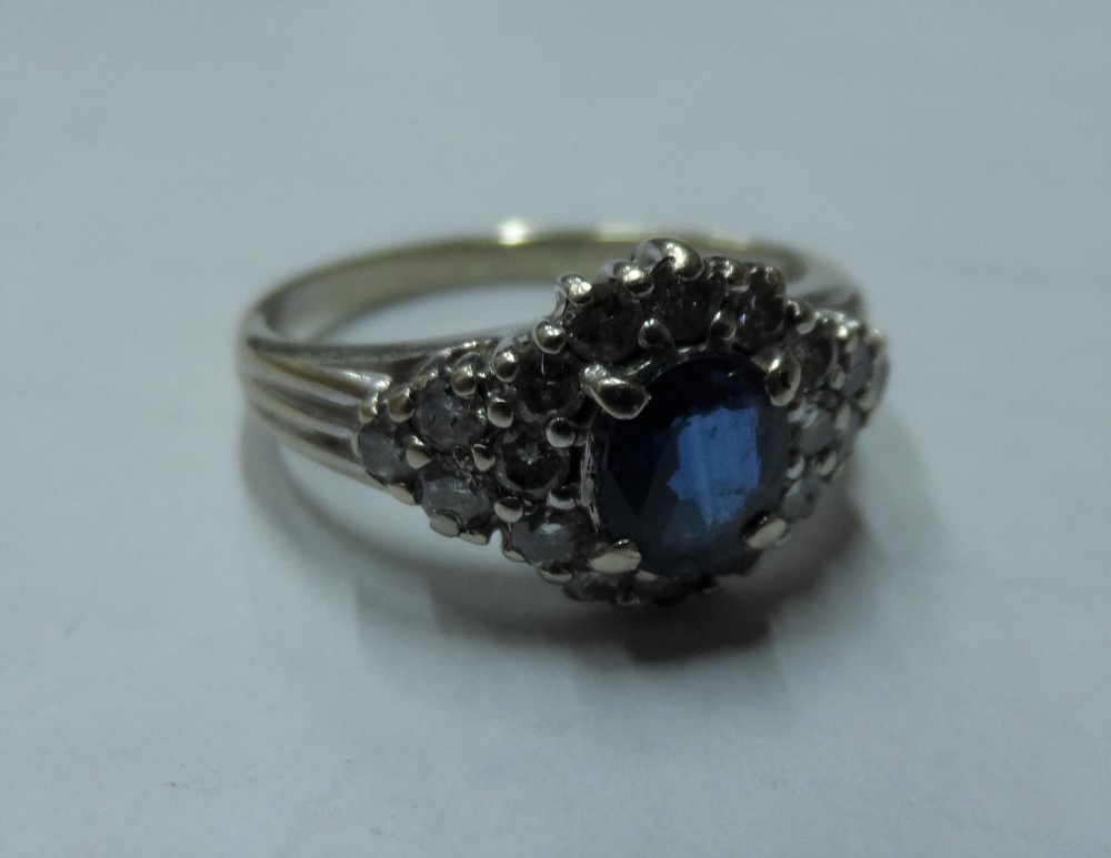 Fine quality, oval cut Sapphire surrounded by 18 round cut, high quality diamonds set in white - Image 7 of 7