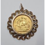 Queen Victoria 1899 old head gold sovereign (VF) set in a superb heavy 9ct gold pendant, Total