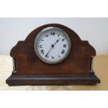 Buren mantle clock, in wood casing, with key