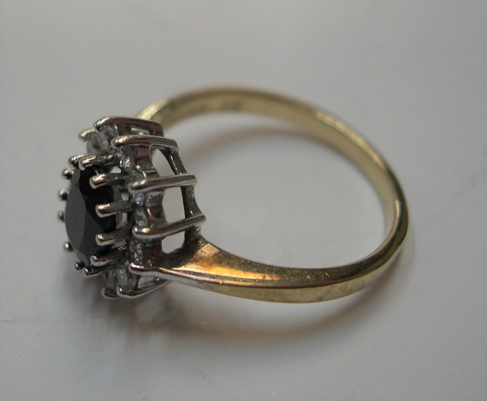 9ct yellow gold dress ring with large central sapphire surrounded by CZ Approx 2.4 grams gross - Image 3 of 3