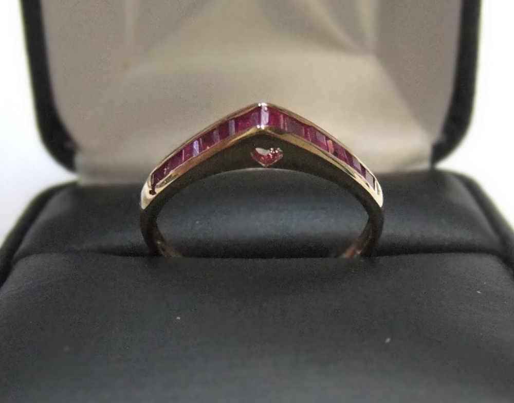 Unusually shaped 9ct yellow imported gold band ring set with 12 square cut rubies Approx 1.5 grams - Image 2 of 4