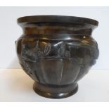 Large, signed, old Chinese bronze (3 Kilos) bowl The bowl measures 24 cm in diameter by 22 cm high