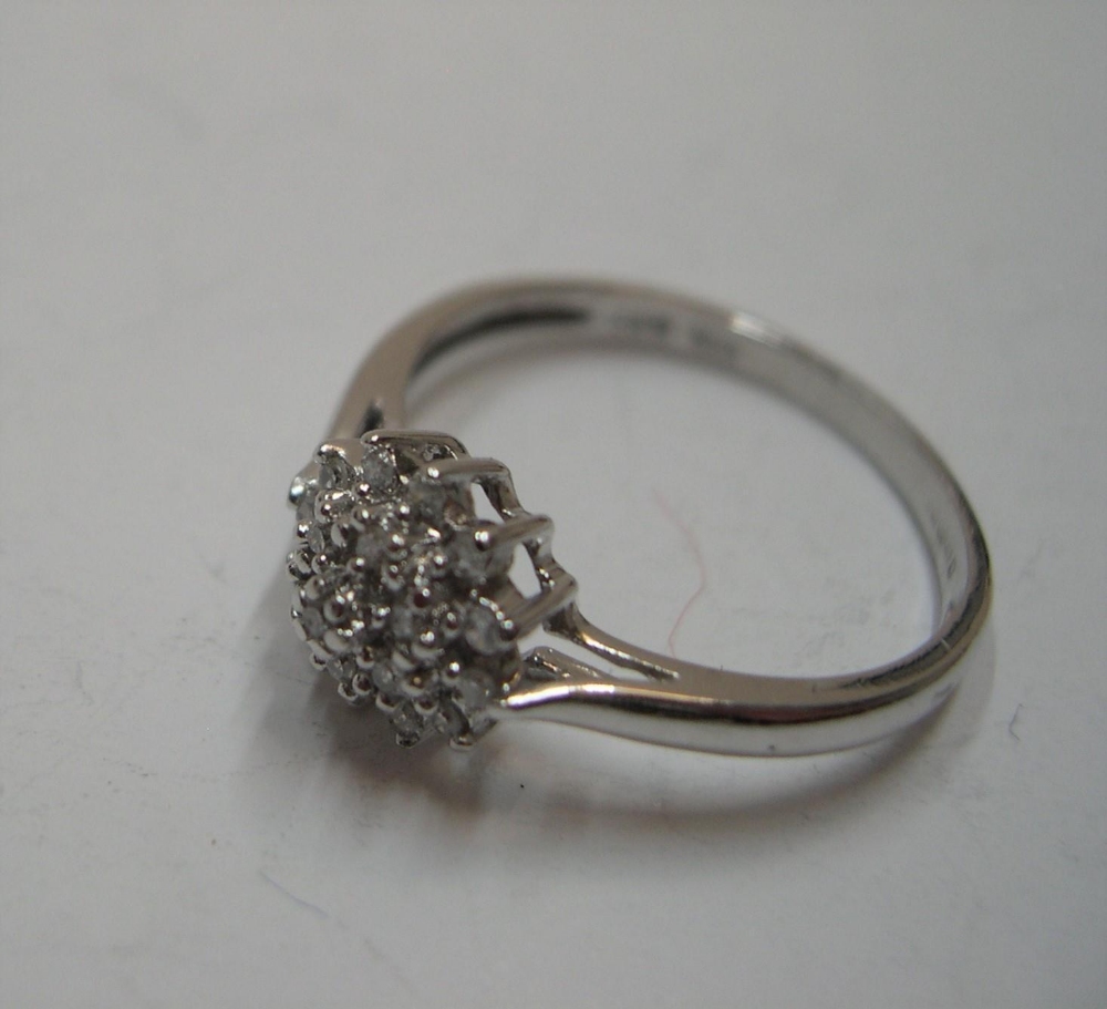 9ct white gold, diamond cluster (approx 0.1ct) ring Approx 1.6 grams gross, size M/N