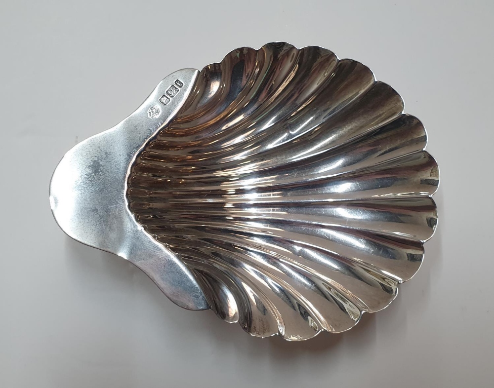 Fine quality, hall-marked antique silver butter dish in the form of a shell, 35 grams - Image 3 of 5