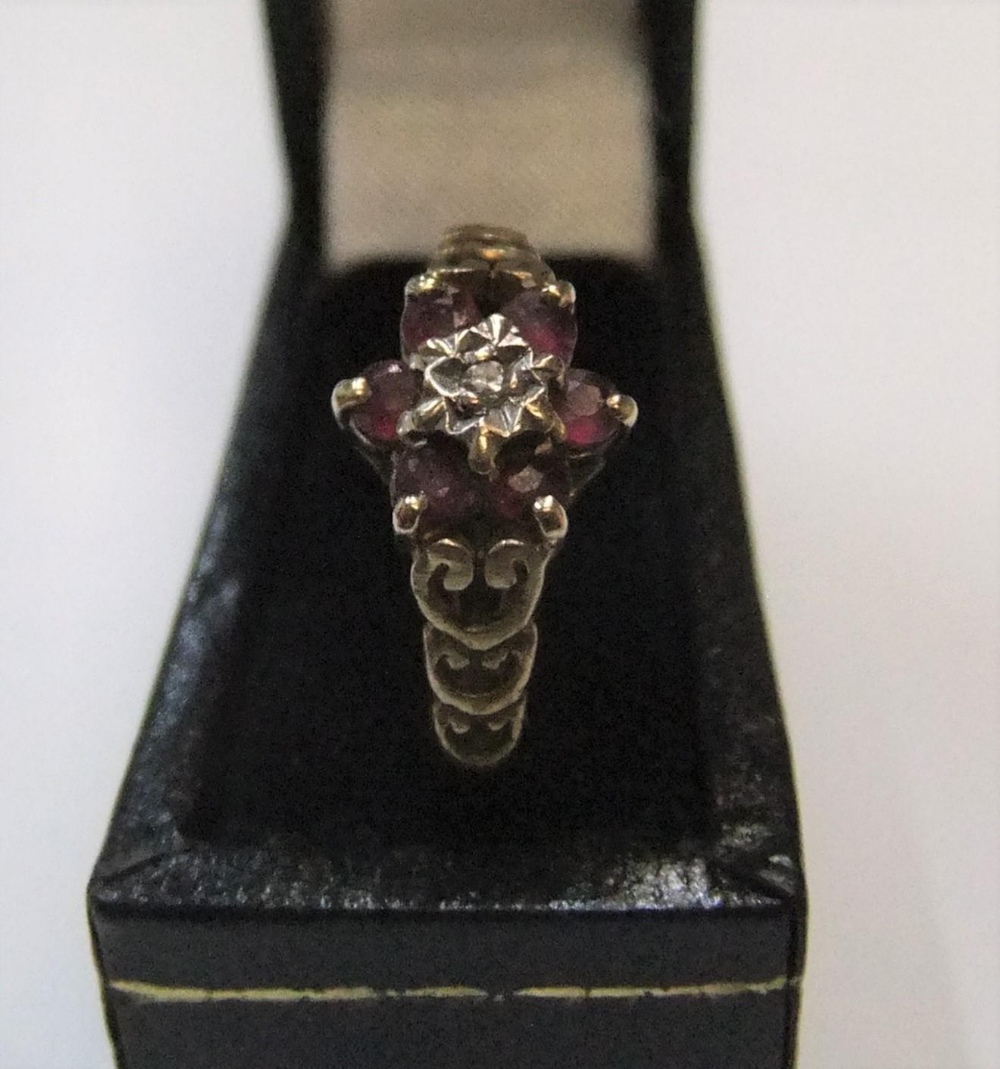9ct yellow gold cluster ring with rubies below a central diamond Approx 1.5 grams gross
