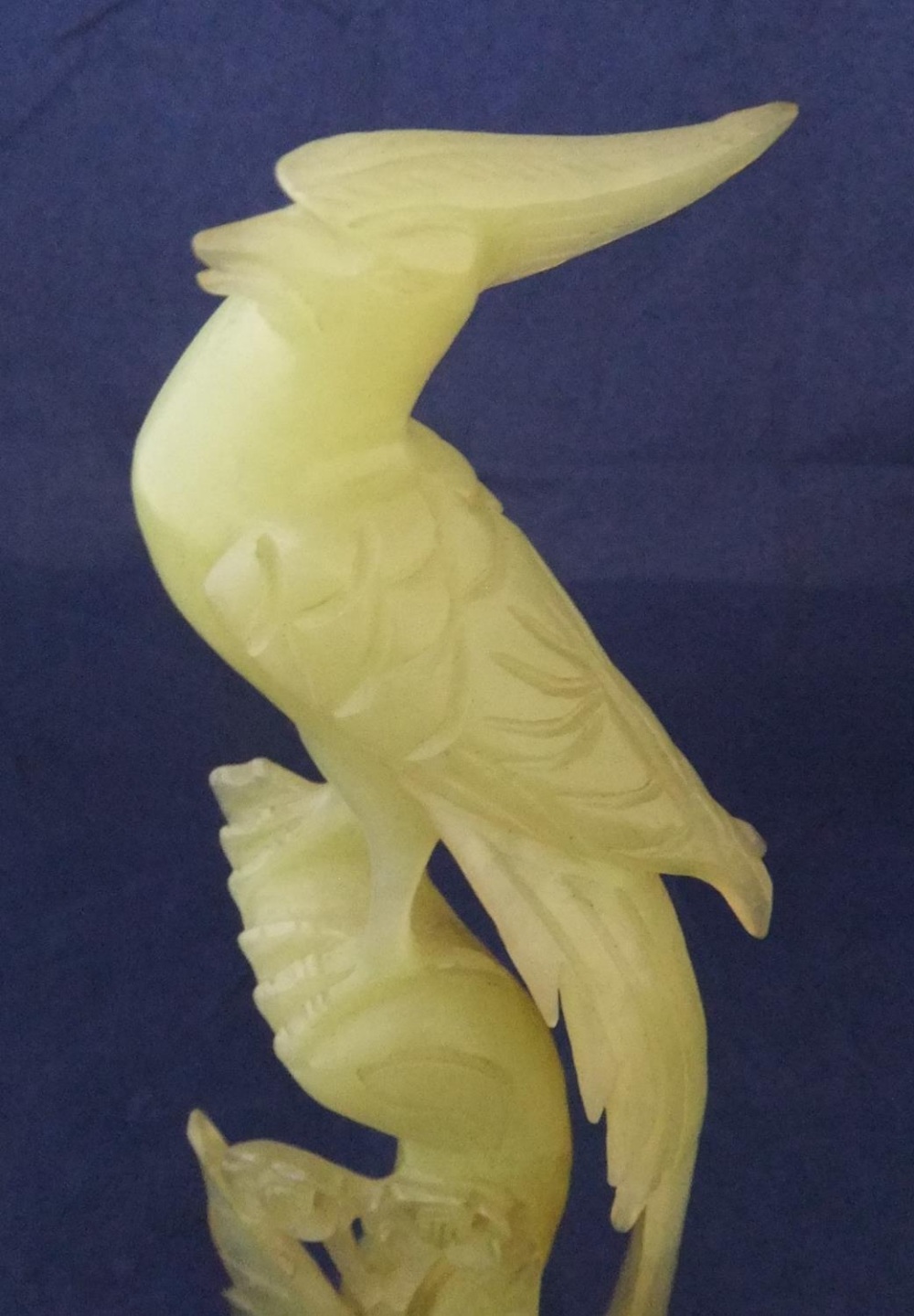 Finely carved jade statue of a bird amongst foliage 26cm high - Image 4 of 4