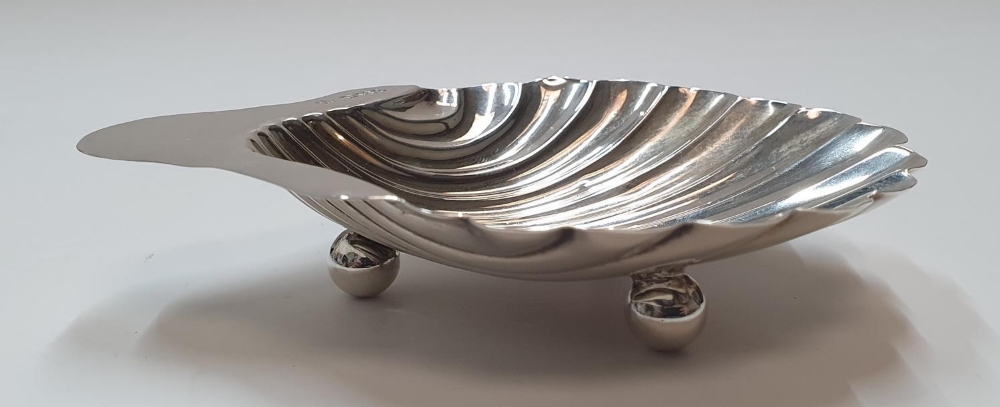 Fine quality, hall-marked antique silver butter dish in the form of a shell, 35 grams - Image 2 of 5