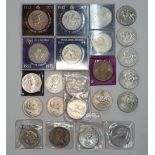 Collection of commemorative QEII coins to include Silver Jubilee & Churchills (23)