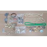 Large collection of costume jewellery (Qty)