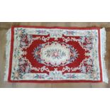 20thC red patterned rug with tassels, 165 x 93 cm