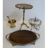 Various old brass & other metal ware items to include a brass pedestal & mortar (5)