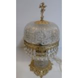 Fine quality, later 20thC gilt metal & glass table lamp, The lamp measures 33 cm high