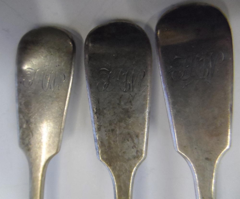 Set of 12 London Georgian tea-spoons all initialled J.A.W (270 grams) - Image 8 of 10